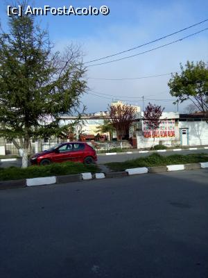 [P17] Pe Strada Mihail Kogalniceanu, vedere spre bazar, in plan departat Hotel Petrolul » foto by danaeldreny*
 - 
<span class="allrVoted glyphicon glyphicon-heart hidden" id="av852318"></span>
<a class="m-l-10 hidden" id="sv852318" onclick="voting_Foto_DelVot(,852318,3771)" role="button">șterge vot <span class="glyphicon glyphicon-remove"></span></a>
<a id="v9852318" class=" c-red"  onclick="voting_Foto_SetVot(852318)" role="button"><span class="glyphicon glyphicon-heart-empty"></span> <b>LIKE</b> = Votează poza</a> <img class="hidden"  id="f852318W9" src="/imagini/loader.gif" border="0" /><span class="AjErrMes hidden" id="e852318ErM"></span>