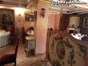 [P10] In restaurant continua decorurile specifice stilului neobaroc » foto by Dan&Ema
 - 
<span class="allrVoted glyphicon glyphicon-heart hidden" id="av559456"></span>
<a class="m-l-10 hidden" id="sv559456" onclick="voting_Foto_DelVot(,559456,3772)" role="button">șterge vot <span class="glyphicon glyphicon-remove"></span></a>
<a id="v9559456" class=" c-red"  onclick="voting_Foto_SetVot(559456)" role="button"><span class="glyphicon glyphicon-heart-empty"></span> <b>LIKE</b> = Votează poza</a> <img class="hidden"  id="f559456W9" src="/imagini/loader.gif" border="0" /><span class="AjErrMes hidden" id="e559456ErM"></span>