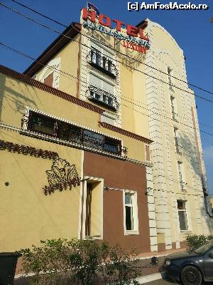 [P13] Hotelul vazut dinspre strada Mangalia » foto by Dan&Ema
 - 
<span class="allrVoted glyphicon glyphicon-heart hidden" id="av559459"></span>
<a class="m-l-10 hidden" id="sv559459" onclick="voting_Foto_DelVot(,559459,3772)" role="button">șterge vot <span class="glyphicon glyphicon-remove"></span></a>
<a id="v9559459" class=" c-red"  onclick="voting_Foto_SetVot(559459)" role="button"><span class="glyphicon glyphicon-heart-empty"></span> <b>LIKE</b> = Votează poza</a> <img class="hidden"  id="f559459W9" src="/imagini/loader.gif" border="0" /><span class="AjErrMes hidden" id="e559459ErM"></span>