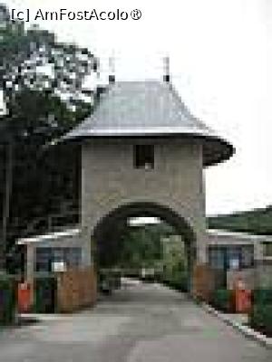 [P03] Manastirea Vlădiceni, turnul clopotniţă » foto by Michi
 - 
<span class="allrVoted glyphicon glyphicon-heart hidden" id="av1411899"></span>
<a class="m-l-10 hidden" id="sv1411899" onclick="voting_Foto_DelVot(,1411899,3780)" role="button">șterge vot <span class="glyphicon glyphicon-remove"></span></a>
<a id="v91411899" class=" c-red"  onclick="voting_Foto_SetVot(1411899)" role="button"><span class="glyphicon glyphicon-heart-empty"></span> <b>LIKE</b> = Votează poza</a> <img class="hidden"  id="f1411899W9" src="/imagini/loader.gif" border="0" /><span class="AjErrMes hidden" id="e1411899ErM"></span>