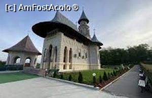 [P06] Manastirea Vlădiceni, biserica  şi aghiazmetarul » foto by Michi
 - 
<span class="allrVoted glyphicon glyphicon-heart hidden" id="av1411902"></span>
<a class="m-l-10 hidden" id="sv1411902" onclick="voting_Foto_DelVot(,1411902,3780)" role="button">șterge vot <span class="glyphicon glyphicon-remove"></span></a>
<a id="v91411902" class=" c-red"  onclick="voting_Foto_SetVot(1411902)" role="button"><span class="glyphicon glyphicon-heart-empty"></span> <b>LIKE</b> = Votează poza</a> <img class="hidden"  id="f1411902W9" src="/imagini/loader.gif" border="0" /><span class="AjErrMes hidden" id="e1411902ErM"></span>