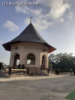 [P07] Manastirea Vlădiceni, aghiazmetarul » foto by Michi
 - 
<span class="allrVoted glyphicon glyphicon-heart hidden" id="av1411903"></span>
<a class="m-l-10 hidden" id="sv1411903" onclick="voting_Foto_DelVot(,1411903,3780)" role="button">șterge vot <span class="glyphicon glyphicon-remove"></span></a>
<a id="v91411903" class=" c-red"  onclick="voting_Foto_SetVot(1411903)" role="button"><span class="glyphicon glyphicon-heart-empty"></span> <b>LIKE</b> = Votează poza</a> <img class="hidden"  id="f1411903W9" src="/imagini/loader.gif" border="0" /><span class="AjErrMes hidden" id="e1411903ErM"></span>