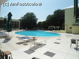 [P14] Piscina hotelului Flora » foto by Cristofor
 - 
<span class="allrVoted glyphicon glyphicon-heart hidden" id="av907556"></span>
<a class="m-l-10 hidden" id="sv907556" onclick="voting_Foto_DelVot(,907556,3784)" role="button">șterge vot <span class="glyphicon glyphicon-remove"></span></a>
<a id="v9907556" class=" c-red"  onclick="voting_Foto_SetVot(907556)" role="button"><span class="glyphicon glyphicon-heart-empty"></span> <b>LIKE</b> = Votează poza</a> <img class="hidden"  id="f907556W9" src="/imagini/loader.gif" border="0" /><span class="AjErrMes hidden" id="e907556ErM"></span>