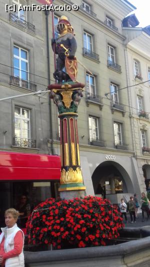 [P04] Fântână cu statuia fondatorului orașului von Zehringen (Zähringerbrunnen)  » foto by Mitica49
 - 
<span class="allrVoted glyphicon glyphicon-heart hidden" id="av1074822"></span>
<a class="m-l-10 hidden" id="sv1074822" onclick="voting_Foto_DelVot(,1074822,3785)" role="button">șterge vot <span class="glyphicon glyphicon-remove"></span></a>
<a id="v91074822" class=" c-red"  onclick="voting_Foto_SetVot(1074822)" role="button"><span class="glyphicon glyphicon-heart-empty"></span> <b>LIKE</b> = Votează poza</a> <img class="hidden"  id="f1074822W9" src="/imagini/loader.gif" border="0" /><span class="AjErrMes hidden" id="e1074822ErM"></span>