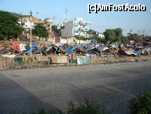 [P28] Slum, la marginea orasului Jaipur. » foto by popescu.borsa*
 - 
<span class="allrVoted glyphicon glyphicon-heart hidden" id="av140727"></span>
<a class="m-l-10 hidden" id="sv140727" onclick="voting_Foto_DelVot(,140727,3794)" role="button">șterge vot <span class="glyphicon glyphicon-remove"></span></a>
<a id="v9140727" class=" c-red"  onclick="voting_Foto_SetVot(140727)" role="button"><span class="glyphicon glyphicon-heart-empty"></span> <b>LIKE</b> = Votează poza</a> <img class="hidden"  id="f140727W9" src="/imagini/loader.gif" border="0" /><span class="AjErrMes hidden" id="e140727ErM"></span>