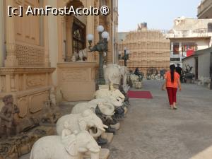 [P03] India - În curtea unui centru de prelucrare a marmurei. În plan îndepărtat, Palatul Vânturilor la scară redusă. » foto by iulianic
 - 
<span class="allrVoted glyphicon glyphicon-heart hidden" id="av1461757"></span>
<a class="m-l-10 hidden" id="sv1461757" onclick="voting_Foto_DelVot(,1461757,3794)" role="button">șterge vot <span class="glyphicon glyphicon-remove"></span></a>
<a id="v91461757" class=" c-red"  onclick="voting_Foto_SetVot(1461757)" role="button"><span class="glyphicon glyphicon-heart-empty"></span> <b>LIKE</b> = Votează poza</a> <img class="hidden"  id="f1461757W9" src="/imagini/loader.gif" border="0" /><span class="AjErrMes hidden" id="e1461757ErM"></span>