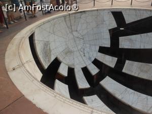 [P37] India - Jantar Mantar (Observatorul Astronomic). » foto by iulianic
 - 
<span class="allrVoted glyphicon glyphicon-heart hidden" id="av1461791"></span>
<a class="m-l-10 hidden" id="sv1461791" onclick="voting_Foto_DelVot(,1461791,3794)" role="button">șterge vot <span class="glyphicon glyphicon-remove"></span></a>
<a id="v91461791" class=" c-red"  onclick="voting_Foto_SetVot(1461791)" role="button"><span class="glyphicon glyphicon-heart-empty"></span> <b>LIKE</b> = Votează poza</a> <img class="hidden"  id="f1461791W9" src="/imagini/loader.gif" border="0" /><span class="AjErrMes hidden" id="e1461791ErM"></span>