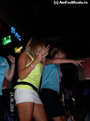 [P27] Se dansează la greu împreună cu animatoarele » foto by irinad
 - 
<span class="allrVoted glyphicon glyphicon-heart hidden" id="av614077"></span>
<a class="m-l-10 hidden" id="sv614077" onclick="voting_Foto_DelVot(,614077,3806)" role="button">șterge vot <span class="glyphicon glyphicon-remove"></span></a>
<a id="v9614077" class=" c-red"  onclick="voting_Foto_SetVot(614077)" role="button"><span class="glyphicon glyphicon-heart-empty"></span> <b>LIKE</b> = Votează poza</a> <img class="hidden"  id="f614077W9" src="/imagini/loader.gif" border="0" /><span class="AjErrMes hidden" id="e614077ErM"></span>