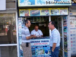 [P31] Turcul'Joseph' în faţa agenţiei sale » foto by irinad
 - 
<span class="allrVoted glyphicon glyphicon-heart hidden" id="av614081"></span>
<a class="m-l-10 hidden" id="sv614081" onclick="voting_Foto_DelVot(,614081,3806)" role="button">șterge vot <span class="glyphicon glyphicon-remove"></span></a>
<a id="v9614081" class=" c-red"  onclick="voting_Foto_SetVot(614081)" role="button"><span class="glyphicon glyphicon-heart-empty"></span> <b>LIKE</b> = Votează poza</a> <img class="hidden"  id="f614081W9" src="/imagini/loader.gif" border="0" /><span class="AjErrMes hidden" id="e614081ErM"></span>