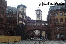 [P07] Superbul pod ce leaga un corp al primariei de alte cladiri, podul Seufzerbrucke (Puntea Suspinelor) din Frankfurt » foto by ileanaxperta*
 - 
<span class="allrVoted glyphicon glyphicon-heart hidden" id="av126732"></span>
<a class="m-l-10 hidden" id="sv126732" onclick="voting_Foto_DelVot(,126732,3827)" role="button">șterge vot <span class="glyphicon glyphicon-remove"></span></a>
<a id="v9126732" class=" c-red"  onclick="voting_Foto_SetVot(126732)" role="button"><span class="glyphicon glyphicon-heart-empty"></span> <b>LIKE</b> = Votează poza</a> <img class="hidden"  id="f126732W9" src="/imagini/loader.gif" border="0" /><span class="AjErrMes hidden" id="e126732ErM"></span>