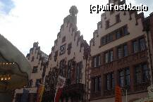 [P09] Piata Romerberg cu frumoasa cladire a primariei din Frankfurt » foto by ileanaxperta*
 - 
<span class="allrVoted glyphicon glyphicon-heart hidden" id="av126734"></span>
<a class="m-l-10 hidden" id="sv126734" onclick="voting_Foto_DelVot(,126734,3827)" role="button">șterge vot <span class="glyphicon glyphicon-remove"></span></a>
<a id="v9126734" class=" c-red"  onclick="voting_Foto_SetVot(126734)" role="button"><span class="glyphicon glyphicon-heart-empty"></span> <b>LIKE</b> = Votează poza</a> <img class="hidden"  id="f126734W9" src="/imagini/loader.gif" border="0" /><span class="AjErrMes hidden" id="e126734ErM"></span>