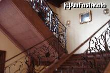 [P11] Treptele din lemn cu parapet din fier forjat ce duc la etajul 2 al casei lui Goethe » foto by ileanaxperta*
 - 
<span class="allrVoted glyphicon glyphicon-heart hidden" id="av146414"></span>
<a class="m-l-10 hidden" id="sv146414" onclick="voting_Foto_DelVot(,146414,3827)" role="button">șterge vot <span class="glyphicon glyphicon-remove"></span></a>
<a id="v9146414" class=" c-red"  onclick="voting_Foto_SetVot(146414)" role="button"><span class="glyphicon glyphicon-heart-empty"></span> <b>LIKE</b> = Votează poza</a> <img class="hidden"  id="f146414W9" src="/imagini/loader.gif" border="0" /><span class="AjErrMes hidden" id="e146414ErM"></span>