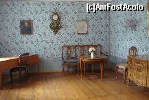 [P17] Mobilier din camera albastra, a sorei lui Goethe, Cornelia » foto by ileanaxperta*
 - 
<span class="allrVoted glyphicon glyphicon-heart hidden" id="av146420"></span>
<a class="m-l-10 hidden" id="sv146420" onclick="voting_Foto_DelVot(,146420,3827)" role="button">șterge vot <span class="glyphicon glyphicon-remove"></span></a>
<a id="v9146420" class=" c-red"  onclick="voting_Foto_SetVot(146420)" role="button"><span class="glyphicon glyphicon-heart-empty"></span> <b>LIKE</b> = Votează poza</a> <img class="hidden"  id="f146420W9" src="/imagini/loader.gif" border="0" /><span class="AjErrMes hidden" id="e146420ErM"></span>