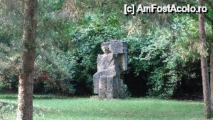 [P01] Galeria de sculptură în piatră:  ,,El și ea, amândoi ,,
Nu'ș de ce, dar asta m-a dus cu gândul la Eminescu și Veronica Micle.  » foto by bog68
 - 
<span class="allrVoted glyphicon glyphicon-heart hidden" id="av514985"></span>
<a class="m-l-10 hidden" id="sv514985" onclick="voting_Foto_DelVot(,514985,3841)" role="button">șterge vot <span class="glyphicon glyphicon-remove"></span></a>
<a id="v9514985" class=" c-red"  onclick="voting_Foto_SetVot(514985)" role="button"><span class="glyphicon glyphicon-heart-empty"></span> <b>LIKE</b> = Votează poza</a> <img class="hidden"  id="f514985W9" src="/imagini/loader.gif" border="0" /><span class="AjErrMes hidden" id="e514985ErM"></span>