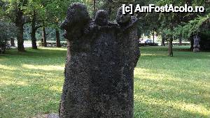 [P03] Galeria de sculptură în piatră: 'Mama, tata (sau amantu, poștașu´, tipu´de la cablu...) cu pruncu între ei' » foto by bog68
 - 
<span class="allrVoted glyphicon glyphicon-heart hidden" id="av514987"></span>
<a class="m-l-10 hidden" id="sv514987" onclick="voting_Foto_DelVot(,514987,3841)" role="button">șterge vot <span class="glyphicon glyphicon-remove"></span></a>
<a id="v9514987" class=" c-red"  onclick="voting_Foto_SetVot(514987)" role="button"><span class="glyphicon glyphicon-heart-empty"></span> <b>LIKE</b> = Votează poza</a> <img class="hidden"  id="f514987W9" src="/imagini/loader.gif" border="0" /><span class="AjErrMes hidden" id="e514987ErM"></span>