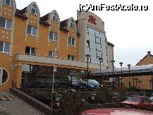 [P12] Oradea - Hotel Maxim » foto by danoradea
 - 
<span class="allrVoted glyphicon glyphicon-heart hidden" id="av29464"></span>
<a class="m-l-10 hidden" id="sv29464" onclick="voting_Foto_DelVot(,29464,3848)" role="button">șterge vot <span class="glyphicon glyphicon-remove"></span></a>
<a id="v929464" class=" c-red"  onclick="voting_Foto_SetVot(29464)" role="button"><span class="glyphicon glyphicon-heart-empty"></span> <b>LIKE</b> = Votează poza</a> <img class="hidden"  id="f29464W9" src="/imagini/loader.gif" border="0" /><span class="AjErrMes hidden" id="e29464ErM"></span>