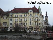 [P05] Oradea - Hotel Vulturul Negru, in dreapta planul indepartat Biserica Ortodoxa cu Luna » foto by danoradea
 - 
<span class="allrVoted glyphicon glyphicon-heart hidden" id="av29456"></span>
<a class="m-l-10 hidden" id="sv29456" onclick="voting_Foto_DelVot(,29456,3848)" role="button">șterge vot <span class="glyphicon glyphicon-remove"></span></a>
<a id="v929456" class=" c-red"  onclick="voting_Foto_SetVot(29456)" role="button"><span class="glyphicon glyphicon-heart-empty"></span> <b>LIKE</b> = Votează poza</a> <img class="hidden"  id="f29456W9" src="/imagini/loader.gif" border="0" /><span class="AjErrMes hidden" id="e29456ErM"></span>