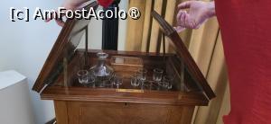 [P42] 42. Cam multe pahare în acest salon. » foto by msnd
 - 
<span class="allrVoted glyphicon glyphicon-heart hidden" id="av1502107"></span>
<a class="m-l-10 hidden" id="sv1502107" onclick="voting_Foto_DelVot(,1502107,3848)" role="button">șterge vot <span class="glyphicon glyphicon-remove"></span></a>
<a id="v91502107" class=" c-red"  onclick="voting_Foto_SetVot(1502107)" role="button"><span class="glyphicon glyphicon-heart-empty"></span> <b>LIKE</b> = Votează poza</a> <img class="hidden"  id="f1502107W9" src="/imagini/loader.gif" border="0" /><span class="AjErrMes hidden" id="e1502107ErM"></span>