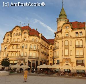 [P11] Cladirea Palatului Vulturul Negru este situata pe colt (ca mai toate cladirile Art Nouveau din Oradea), avand parter si patru etaje, cu fatade asimetrice, formata din doua corpuri inegale unite » foto by geani anto
 - 
<span class="allrVoted glyphicon glyphicon-heart hidden" id="av1198432"></span>
<a class="m-l-10 hidden" id="sv1198432" onclick="voting_Foto_DelVot(,1198432,3848)" role="button">șterge vot <span class="glyphicon glyphicon-remove"></span></a>
<a id="v91198432" class=" c-red"  onclick="voting_Foto_SetVot(1198432)" role="button"><span class="glyphicon glyphicon-heart-empty"></span> <b>LIKE</b> = Votează poza</a> <img class="hidden"  id="f1198432W9" src="/imagini/loader.gif" border="0" /><span class="AjErrMes hidden" id="e1198432ErM"></span>