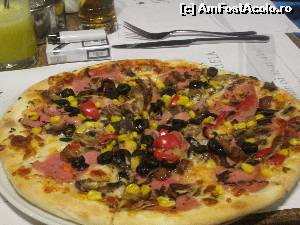[P18] Şi pizza. Deci, pentru mofturoşi: Nu muriţi de foame!  :) Şi nu, nu e reclamă la ţigări :)  » foto by arru
 - 
<span class="allrVoted glyphicon glyphicon-heart hidden" id="av554496"></span>
<a class="m-l-10 hidden" id="sv554496" onclick="voting_Foto_DelVot(,554496,3852)" role="button">șterge vot <span class="glyphicon glyphicon-remove"></span></a>
<a id="v9554496" class=" c-red"  onclick="voting_Foto_SetVot(554496)" role="button"><span class="glyphicon glyphicon-heart-empty"></span> <b>LIKE</b> = Votează poza</a> <img class="hidden"  id="f554496W9" src="/imagini/loader.gif" border="0" /><span class="AjErrMes hidden" id="e554496ErM"></span>