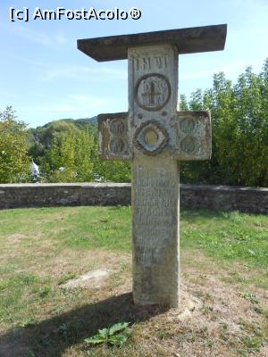 [P25] Biserica veche din Măldăreștii de Sus - Vechi monument funerar in curtea bisericii. » foto by iulianic
 - 
<span class="allrVoted glyphicon glyphicon-heart hidden" id="av1256775"></span>
<a class="m-l-10 hidden" id="sv1256775" onclick="voting_Foto_DelVot(,1256775,3860)" role="button">șterge vot <span class="glyphicon glyphicon-remove"></span></a>
<a id="v91256775" class=" c-red"  onclick="voting_Foto_SetVot(1256775)" role="button"><span class="glyphicon glyphicon-heart-empty"></span> <b>LIKE</b> = Votează poza</a> <img class="hidden"  id="f1256775W9" src="/imagini/loader.gif" border="0" /><span class="AjErrMes hidden" id="e1256775ErM"></span>