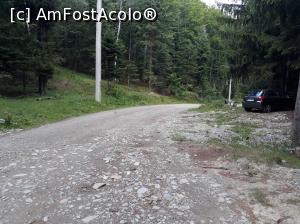 [P02] Mai departe drumul devine forestier și apar mașini parcate din loc în loc dar încă se mai poate merge.  » foto by Aurici
 - 
<span class="allrVoted glyphicon glyphicon-heart hidden" id="av881710"></span>
<a class="m-l-10 hidden" id="sv881710" onclick="voting_Foto_DelVot(,881710,3872)" role="button">șterge vot <span class="glyphicon glyphicon-remove"></span></a>
<a id="v9881710" class=" c-red"  onclick="voting_Foto_SetVot(881710)" role="button"><span class="glyphicon glyphicon-heart-empty"></span> <b>LIKE</b> = Votează poza</a> <img class="hidden"  id="f881710W9" src="/imagini/loader.gif" border="0" /><span class="AjErrMes hidden" id="e881710ErM"></span>