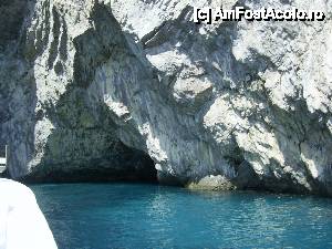 [P44] Capri - Croaziera in jurul insulei.  » foto by iulianic
 - 
<span class="allrVoted glyphicon glyphicon-heart hidden" id="av399666"></span>
<a class="m-l-10 hidden" id="sv399666" onclick="voting_Foto_DelVot(,399666,3887)" role="button">șterge vot <span class="glyphicon glyphicon-remove"></span></a>
<a id="v9399666" class=" c-red"  onclick="voting_Foto_SetVot(399666)" role="button"><span class="glyphicon glyphicon-heart-empty"></span> <b>LIKE</b> = Votează poza</a> <img class="hidden"  id="f399666W9" src="/imagini/loader.gif" border="0" /><span class="AjErrMes hidden" id="e399666ErM"></span>