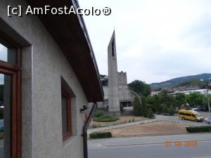 [P01] Vizitã în Orşova şi pe Clisura Dunãrii. Biserica Romano Catolica vazuta de la noi din balcon. V-am spus ca am stat vis-à-vis de ea :)  » foto by vega06
 - 
<span class="allrVoted glyphicon glyphicon-heart hidden" id="av727671"></span>
<a class="m-l-10 hidden" id="sv727671" onclick="voting_Foto_DelVot(,727671,3894)" role="button">șterge vot <span class="glyphicon glyphicon-remove"></span></a>
<a id="v9727671" class=" c-red"  onclick="voting_Foto_SetVot(727671)" role="button"><span class="glyphicon glyphicon-heart-empty"></span> <b>LIKE</b> = Votează poza</a> <img class="hidden"  id="f727671W9" src="/imagini/loader.gif" border="0" /><span class="AjErrMes hidden" id="e727671ErM"></span>