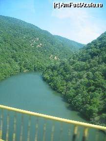 [P47] Canalul - valea Mraconia, ce taie versantul românesc al Cazanelor Mici în două părţi egale. Odată cu lacul, Dunărea a inundat cheile spectaculoase ale acestei mici văi. » foto by cc_iordachescu
 - 
<span class="allrVoted glyphicon glyphicon-heart hidden" id="av59590"></span>
<a class="m-l-10 hidden" id="sv59590" onclick="voting_Foto_DelVot(,59590,3894)" role="button">șterge vot <span class="glyphicon glyphicon-remove"></span></a>
<a id="v959590" class=" c-red"  onclick="voting_Foto_SetVot(59590)" role="button"><span class="glyphicon glyphicon-heart-empty"></span> <b>LIKE</b> = Votează poza</a> <img class="hidden"  id="f59590W9" src="/imagini/loader.gif" border="0" /><span class="AjErrMes hidden" id="e59590ErM"></span>