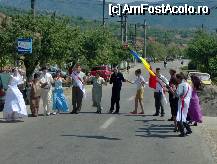 [P50] Eşelniţa - este nunta unei tinere perechi de cehi, dar poartă cu mândrie steagul naţional şi la evenimentele din familie. » foto by cc_iordachescu
 - 
<span class="allrVoted glyphicon glyphicon-heart hidden" id="av59593"></span>
<a class="m-l-10 hidden" id="sv59593" onclick="voting_Foto_DelVot(,59593,3894)" role="button">șterge vot <span class="glyphicon glyphicon-remove"></span></a>
<a id="v959593" class=" c-red"  onclick="voting_Foto_SetVot(59593)" role="button"><span class="glyphicon glyphicon-heart-empty"></span> <b>LIKE</b> = Votează poza</a> <img class="hidden"  id="f59593W9" src="/imagini/loader.gif" border="0" /><span class="AjErrMes hidden" id="e59593ErM"></span>