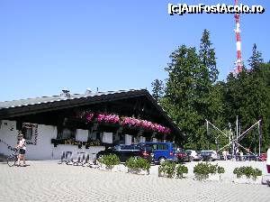 [P11] Bodensee - între Austria şi Germania / Terasa-restaurant de lângă staţia de telecabină.  » foto by doina_c24
 - 
<span class="allrVoted glyphicon glyphicon-heart hidden" id="av385552"></span>
<a class="m-l-10 hidden" id="sv385552" onclick="voting_Foto_DelVot(,385552,3920)" role="button">șterge vot <span class="glyphicon glyphicon-remove"></span></a>
<a id="v9385552" class=" c-red"  onclick="voting_Foto_SetVot(385552)" role="button"><span class="glyphicon glyphicon-heart-empty"></span> <b>LIKE</b> = Votează poza</a> <img class="hidden"  id="f385552W9" src="/imagini/loader.gif" border="0" /><span class="AjErrMes hidden" id="e385552ErM"></span>