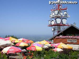 [P15] Bodensee - între Austria şi Germania / Cabana şi terasa aflate chiar pe vârful muntelui la 1064m.  » foto by doina_c24
 - 
<span class="allrVoted glyphicon glyphicon-heart hidden" id="av385562"></span>
<a class="m-l-10 hidden" id="sv385562" onclick="voting_Foto_DelVot(,385562,3920)" role="button">șterge vot <span class="glyphicon glyphicon-remove"></span></a>
<a id="v9385562" class=" c-red"  onclick="voting_Foto_SetVot(385562)" role="button"><span class="glyphicon glyphicon-heart-empty"></span> <b>LIKE</b> = Votează poza</a> <img class="hidden"  id="f385562W9" src="/imagini/loader.gif" border="0" /><span class="AjErrMes hidden" id="e385562ErM"></span>