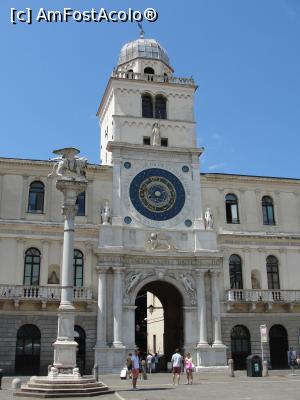 [P20] Padova - Turnul cu Ceas; alăturat statuia Leului venețian » foto by RoxanaGRS
 - 
<span class="allrVoted glyphicon glyphicon-heart hidden" id="av992533"></span>
<a class="m-l-10 hidden" id="sv992533" onclick="voting_Foto_DelVot(,992533,3933)" role="button">șterge vot <span class="glyphicon glyphicon-remove"></span></a>
<a id="v9992533" class=" c-red"  onclick="voting_Foto_SetVot(992533)" role="button"><span class="glyphicon glyphicon-heart-empty"></span> <b>LIKE</b> = Votează poza</a> <img class="hidden"  id="f992533W9" src="/imagini/loader.gif" border="0" /><span class="AjErrMes hidden" id="e992533ErM"></span>