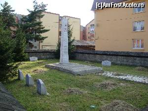 [P24] Am ajuns lângă un cimitir memorial dedicat ostașilor armatei sovietice, soldați ruși căzuți pe front în anul 1944.  » foto by Floryn81
 - 
<span class="allrVoted glyphicon glyphicon-heart hidden" id="av573799"></span>
<a class="m-l-10 hidden" id="sv573799" onclick="voting_Foto_DelVot(,573799,3935)" role="button">șterge vot <span class="glyphicon glyphicon-remove"></span></a>
<a id="v9573799" class=" c-red"  onclick="voting_Foto_SetVot(573799)" role="button"><span class="glyphicon glyphicon-heart-empty"></span> <b>LIKE</b> = Votează poza</a> <img class="hidden"  id="f573799W9" src="/imagini/loader.gif" border="0" /><span class="AjErrMes hidden" id="e573799ErM"></span>