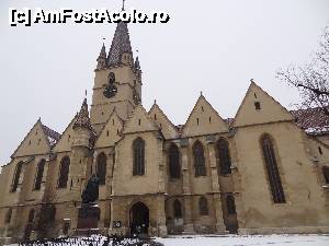 [P01] Catedrala evanghelică este considerată un simbol al acestui oraş magic. Din cel mai înalt punct, aceasta vegheză trăirile turiştilor sau forfota localnicilor.  » foto by Marian Preda
 - 
<span class="allrVoted glyphicon glyphicon-heart hidden" id="av708060"></span>
<a class="m-l-10 hidden" id="sv708060" onclick="voting_Foto_DelVot(,708060,3936)" role="button">șterge vot <span class="glyphicon glyphicon-remove"></span></a>
<a id="v9708060" class=" c-red"  onclick="voting_Foto_SetVot(708060)" role="button"><span class="glyphicon glyphicon-heart-empty"></span> <b>LIKE</b> = Votează poza</a> <img class="hidden"  id="f708060W9" src="/imagini/loader.gif" border="0" /><span class="AjErrMes hidden" id="e708060ErM"></span>
