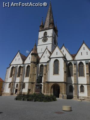 [P12] Sibiu - Catedrala Evanghelică și Statuia Episcopului Georg Daniel Teutsch. » foto by iulianic
 - 
<span class="allrVoted glyphicon glyphicon-heart hidden" id="av1355764"></span>
<a class="m-l-10 hidden" id="sv1355764" onclick="voting_Foto_DelVot(,1355764,3936)" role="button">șterge vot <span class="glyphicon glyphicon-remove"></span></a>
<a id="v91355764" class=" c-red"  onclick="voting_Foto_SetVot(1355764)" role="button"><span class="glyphicon glyphicon-heart-empty"></span> <b>LIKE</b> = Votează poza</a> <img class="hidden"  id="f1355764W9" src="/imagini/loader.gif" border="0" /><span class="AjErrMes hidden" id="e1355764ErM"></span>