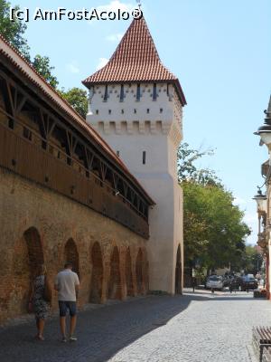 [P05] Sibiu - Strada Cetății, Turnul Olarilor. » foto by iulianic
 - 
<span class="allrVoted glyphicon glyphicon-heart hidden" id="av1355757"></span>
<a class="m-l-10 hidden" id="sv1355757" onclick="voting_Foto_DelVot(,1355757,3936)" role="button">șterge vot <span class="glyphicon glyphicon-remove"></span></a>
<a id="v91355757" class=" c-red"  onclick="voting_Foto_SetVot(1355757)" role="button"><span class="glyphicon glyphicon-heart-empty"></span> <b>LIKE</b> = Votează poza</a> <img class="hidden"  id="f1355757W9" src="/imagini/loader.gif" border="0" /><span class="AjErrMes hidden" id="e1355757ErM"></span>