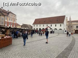 [P47] Sibiu - Piata Mica » foto by mishu
 - 
<span class="allrVoted glyphicon glyphicon-heart hidden" id="av1339742"></span>
<a class="m-l-10 hidden" id="sv1339742" onclick="voting_Foto_DelVot(,1339742,3936)" role="button">șterge vot <span class="glyphicon glyphicon-remove"></span></a>
<a id="v91339742" class=" c-red"  onclick="voting_Foto_SetVot(1339742)" role="button"><span class="glyphicon glyphicon-heart-empty"></span> <b>LIKE</b> = Votează poza</a> <img class="hidden"  id="f1339742W9" src="/imagini/loader.gif" border="0" /><span class="AjErrMes hidden" id="e1339742ErM"></span>