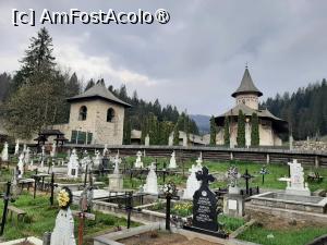 [P09] Vedere din cimitirul mănăstirii: ternul clopotniță, biserica, zidul » foto by adso
 - 
<span class="allrVoted glyphicon glyphicon-heart hidden" id="av1481824"></span>
<a class="m-l-10 hidden" id="sv1481824" onclick="voting_Foto_DelVot(,1481824,3950)" role="button">șterge vot <span class="glyphicon glyphicon-remove"></span></a>
<a id="v91481824" class=" c-red"  onclick="voting_Foto_SetVot(1481824)" role="button"><span class="glyphicon glyphicon-heart-empty"></span> <b>LIKE</b> = Votează poza</a> <img class="hidden"  id="f1481824W9" src="/imagini/loader.gif" border="0" /><span class="AjErrMes hidden" id="e1481824ErM"></span>