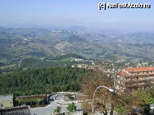 [P04] San Marino - Vedere de pe Monte Titano, din apropierea clădirii guvernului.  » foto by iulianic
 - 
<span class="allrVoted glyphicon glyphicon-heart hidden" id="av404623"></span>
<a class="m-l-10 hidden" id="sv404623" onclick="voting_Foto_DelVot(,404623,3963)" role="button">șterge vot <span class="glyphicon glyphicon-remove"></span></a>
<a id="v9404623" class=" c-red"  onclick="voting_Foto_SetVot(404623)" role="button"><span class="glyphicon glyphicon-heart-empty"></span> <b>LIKE</b> = Votează poza</a> <img class="hidden"  id="f404623W9" src="/imagini/loader.gif" border="0" /><span class="AjErrMes hidden" id="e404623ErM"></span>