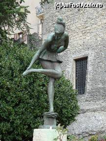 [P17] San Marino,zona Peșterii trăgătorilor cu arbaleta (Cava dei Balestrieri): Ballerina,sculptură de Crocetti » foto by mariana.olaru
 - 
<span class="allrVoted glyphicon glyphicon-heart hidden" id="av317273"></span>
<a class="m-l-10 hidden" id="sv317273" onclick="voting_Foto_DelVot(,317273,3963)" role="button">șterge vot <span class="glyphicon glyphicon-remove"></span></a>
<a id="v9317273" class=" c-red"  onclick="voting_Foto_SetVot(317273)" role="button"><span class="glyphicon glyphicon-heart-empty"></span> <b>LIKE</b> = Votează poza</a> <img class="hidden"  id="f317273W9" src="/imagini/loader.gif" border="0" /><span class="AjErrMes hidden" id="e317273ErM"></span>