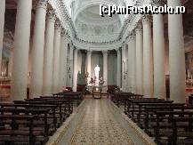 [P70] San marino: interior Biserica Sfântului. În fundal se zărește altarul cu statuia Sfântului Marino, sub care sunt adăpostite fragmente din moaștele sale » foto by mariana.olaru
 - 
<span class="allrVoted glyphicon glyphicon-heart hidden" id="av317333"></span>
<a class="m-l-10 hidden" id="sv317333" onclick="voting_Foto_DelVot(,317333,3963)" role="button">șterge vot <span class="glyphicon glyphicon-remove"></span></a>
<a id="v9317333" class=" c-red"  onclick="voting_Foto_SetVot(317333)" role="button"><span class="glyphicon glyphicon-heart-empty"></span> <b>LIKE</b> = Votează poza</a> <img class="hidden"  id="f317333W9" src="/imagini/loader.gif" border="0" /><span class="AjErrMes hidden" id="e317333ErM"></span>