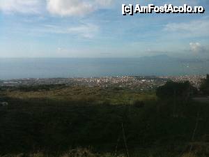 [P02] asa se vede napoli si mare si cat te tin puterile in lar de pe drumul ce urca la Vezuviu » foto by roth
 - 
<span class="allrVoted glyphicon glyphicon-heart hidden" id="av434523"></span>
<a class="m-l-10 hidden" id="sv434523" onclick="voting_Foto_DelVot(,434523,3976)" role="button">șterge vot <span class="glyphicon glyphicon-remove"></span></a>
<a id="v9434523" class=" c-red"  onclick="voting_Foto_SetVot(434523)" role="button"><span class="glyphicon glyphicon-heart-empty"></span> <b>LIKE</b> = Votează poza</a> <img class="hidden"  id="f434523W9" src="/imagini/loader.gif" border="0" /><span class="AjErrMes hidden" id="e434523ErM"></span>