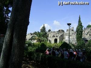 [P02] Pompei - Turişti români aşteptând să intre la Pompei.  » foto by iulianic
 - 
<span class="allrVoted glyphicon glyphicon-heart hidden" id="av404871"></span>
<a class="m-l-10 hidden" id="sv404871" onclick="voting_Foto_DelVot(,404871,3976)" role="button">șterge vot <span class="glyphicon glyphicon-remove"></span></a>
<a id="v9404871" class=" c-red"  onclick="voting_Foto_SetVot(404871)" role="button"><span class="glyphicon glyphicon-heart-empty"></span> <b>LIKE</b> = Votează poza</a> <img class="hidden"  id="f404871W9" src="/imagini/loader.gif" border="0" /><span class="AjErrMes hidden" id="e404871ErM"></span>