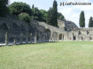 [P07] Pompei - Coloane şi rămăşiţe de ziduri în oraşul antic.  » foto by iulianic
 - 
<span class="allrVoted glyphicon glyphicon-heart hidden" id="av404876"></span>
<a class="m-l-10 hidden" id="sv404876" onclick="voting_Foto_DelVot(,404876,3976)" role="button">șterge vot <span class="glyphicon glyphicon-remove"></span></a>
<a id="v9404876" class=" c-red"  onclick="voting_Foto_SetVot(404876)" role="button"><span class="glyphicon glyphicon-heart-empty"></span> <b>LIKE</b> = Votează poza</a> <img class="hidden"  id="f404876W9" src="/imagini/loader.gif" border="0" /><span class="AjErrMes hidden" id="e404876ErM"></span>