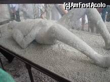 [P64] si una dintre binecunoscutele imagini ale pompeiului : oameni surprinsi de lava, in pat, dormind » foto by a.sr*
 - 
<span class="allrVoted glyphicon glyphicon-heart hidden" id="av268802"></span>
<a class="m-l-10 hidden" id="sv268802" onclick="voting_Foto_DelVot(,268802,3976)" role="button">șterge vot <span class="glyphicon glyphicon-remove"></span></a>
<a id="v9268802" class=" c-red"  onclick="voting_Foto_SetVot(268802)" role="button"><span class="glyphicon glyphicon-heart-empty"></span> <b>LIKE</b> = Votează poza</a> <img class="hidden"  id="f268802W9" src="/imagini/loader.gif" border="0" /><span class="AjErrMes hidden" id="e268802ErM"></span>