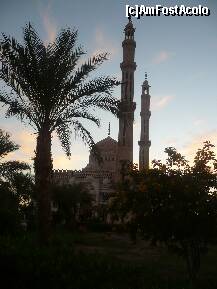 [P37] o moschee foarte frumoasa, cu o gradina impresionanta » foto by guesswhoo*
 - 
<span class="allrVoted glyphicon glyphicon-heart hidden" id="av245733"></span>
<a class="m-l-10 hidden" id="sv245733" onclick="voting_Foto_DelVot(,245733,3997)" role="button">șterge vot <span class="glyphicon glyphicon-remove"></span></a>
<a id="v9245733" class=" c-red"  onclick="voting_Foto_SetVot(245733)" role="button"><span class="glyphicon glyphicon-heart-empty"></span> <b>LIKE</b> = Votează poza</a> <img class="hidden"  id="f245733W9" src="/imagini/loader.gif" border="0" /><span class="AjErrMes hidden" id="e245733ErM"></span>