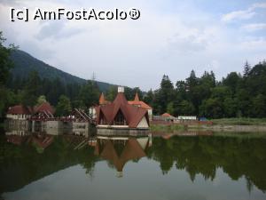 [P03] Ne-am plimbat mult prin stațiune și am revenit în fiecare zi pe aleile de lângă lacul Ciucaș, simbolul stațiunii. » foto by Floryn81
 - 
<span class="allrVoted glyphicon glyphicon-heart hidden" id="av815166"></span>
<a class="m-l-10 hidden" id="sv815166" onclick="voting_Foto_DelVot(,815166,3998)" role="button">șterge vot <span class="glyphicon glyphicon-remove"></span></a>
<a id="v9815166" class=" c-red"  onclick="voting_Foto_SetVot(815166)" role="button"><span class="glyphicon glyphicon-heart-empty"></span> <b>LIKE</b> = Votează poza</a> <img class="hidden"  id="f815166W9" src="/imagini/loader.gif" border="0" /><span class="AjErrMes hidden" id="e815166ErM"></span>