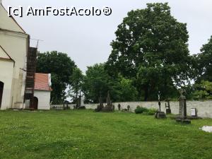 [P07] În curtea bisericii-cimitirul cu morminte foarte vechi » foto by AZE
 - 
<span class="allrVoted glyphicon glyphicon-heart hidden" id="av1233557"></span>
<a class="m-l-10 hidden" id="sv1233557" onclick="voting_Foto_DelVot(,1233557,3998)" role="button">șterge vot <span class="glyphicon glyphicon-remove"></span></a>
<a id="v91233557" class=" c-red"  onclick="voting_Foto_SetVot(1233557)" role="button"><span class="glyphicon glyphicon-heart-empty"></span> <b>LIKE</b> = Votează poza</a> <img class="hidden"  id="f1233557W9" src="/imagini/loader.gif" border="0" /><span class="AjErrMes hidden" id="e1233557ErM"></span>