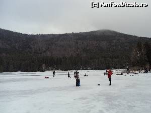 P09 [JAN-2014] Intai ianuarie, adevarata distractie de revelion. Aici suntem in sfarsit pe lac. Am scapat fara avarii dupa aventuroasa coborare pe gheata. 